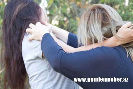 Bakıda fotostudioda qadınlar arasında DAVA