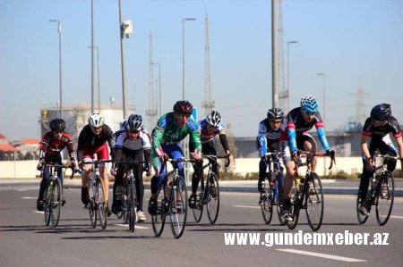 Paytaxtda daha bir yol qəzası — sürücü velosipedçini vurdu