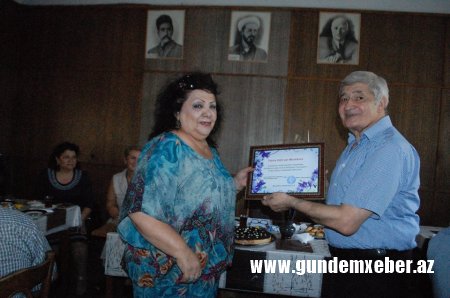 İranlı Mühacirlər Cəmiyyətində sənətkarın yaradıcılıq gecəsi