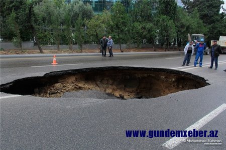 "Azəravtoyol" rəsmisindən çökən yolla bağlı yeni açıqlama - günah "Azərsu"da olub