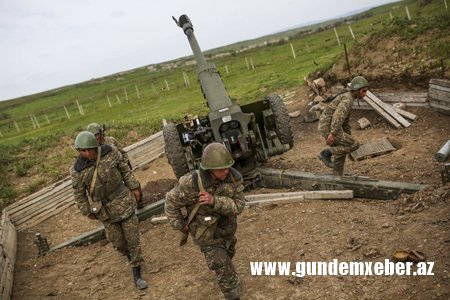 Ermənistanda zabitlər xidmətdən boyun qaçırırlar, üç əsgər isə intihara cəhd edib