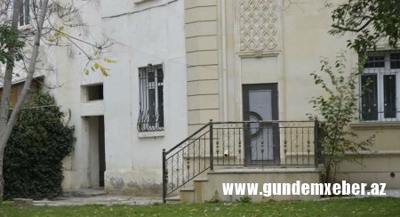 İcra Hakimiyyətinin qapısını pəncərəyə çevirdiyi binadan — FOTOREPORTAJ