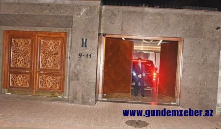 Ebru Gündeş hələ Rza Zərrabın hədiyyə etdiyi villada yaşayır