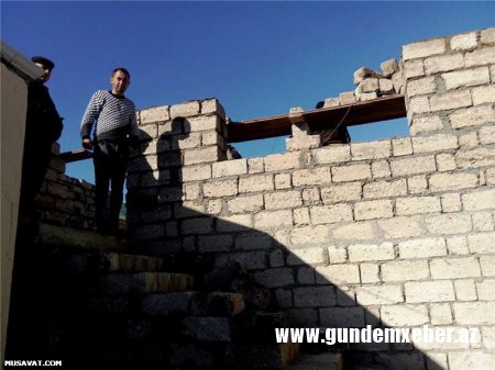 Sabunçu rayon İcra Hakimiyyətinin Basqınla ev dağıdıb, pul tələb edən icra nümayəndələri, ağlayan qadınlar və uşaqlar… - REPORTAJ, VİDEO, FOTOLAR