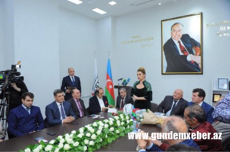 Roza Zərgərli imza günü keçirdi - fotolar