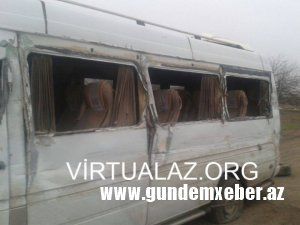 Salyanda faciəvi qəza: mikroavtobusla avtokran toqquşdu