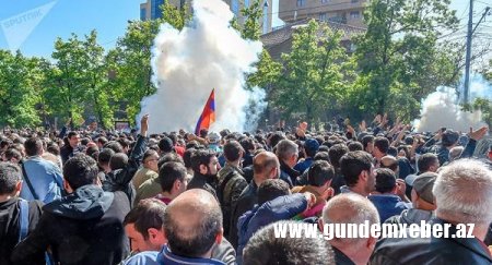 Xalq Sərkisyana qarşı küçələrə çıxdı: kütləvi həbslər...