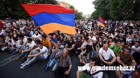 İrəvanda növbəti aksiya: Xalq yenə istefa tələb edir