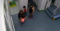 Bakıda özəl bağçada görünməmiş rəzalət - UŞAQLARA İŞGƏNCƏ VERİLİR - VİDEOFAKT