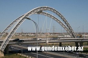 Baş nazirin intihar fikrindən daşındırdığı şəxsin içki aludəçisi olduğu məlum olub