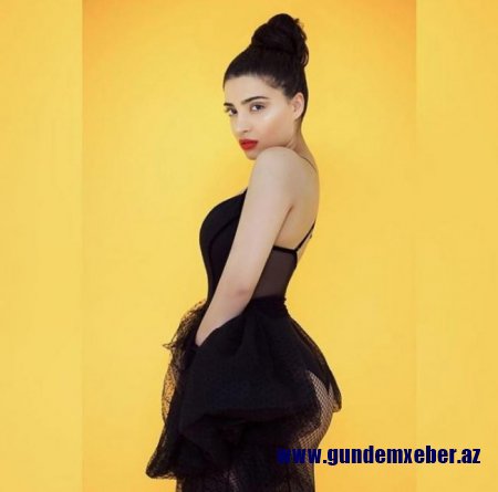 SƏMRA YENƏ EROTIK FOTOSUNU PAYLAŞDI, TƏNQID EDILDI – FOTO 