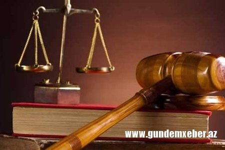 Atasını öldürüb, evi yandıran şəxsin məhkəməsi - daha iki nəfər də həbs edilib
