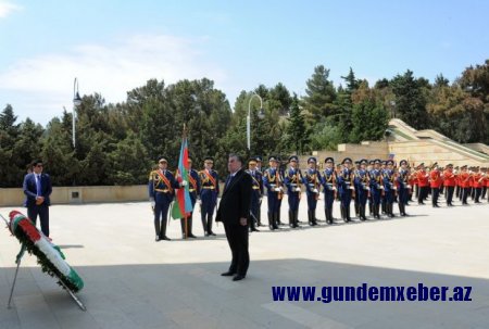 Emoməli Rəhmon şəhidlərin xatirəsini ehtiramla yad edib