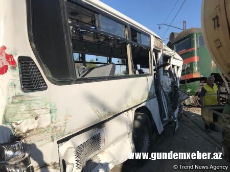 Binədə qatarla toqquşan avtobusun sürücüsü və dispetçer həbs edildi