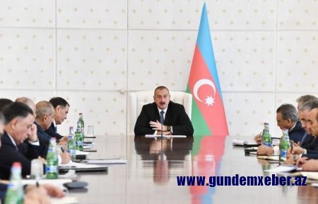 İlham Əliyev nazirləri topladı - FOTOLAR