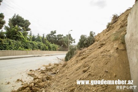 Badamdarda süxurların yola doğru hərəkəti yenə də müşahidə edilib