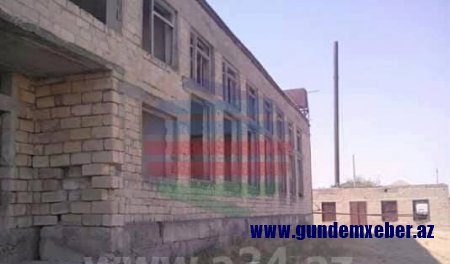 Azərbaycanda dərs zamanı məktəbin divarları uçdu - FOTO