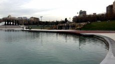 ​Bakının mərkəzindəki parkda DƏHŞƏTLİ HADİSƏ: Ölən var - YENİLƏNDİ