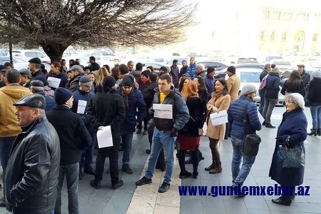 İrəvan Dövlət Universitetinin əməkdaşları etiraz edirlər