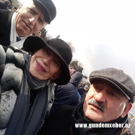 Əməkdar artist Xocalı yürüşündə gülərək şəkillər çəkdirdi - "Bu nə səviyyəsizlikdir?" - FOTO 