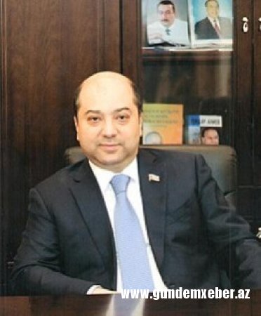 İş adamı şəhid qardaşını diz çökdürüb deputatdan üzr istədib?
