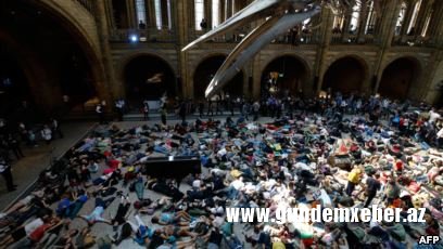 Londonda 1065 nümayişçi həbs edilib