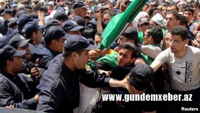 Əlcəzairdə seçki təxirə salına bilər, etirazlar davam edir