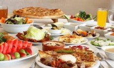​Oruc tutub, iftardan sonra spirtli içki İÇƏNLƏR...