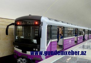 Metroda qatarların hərəkətində problem yaranıb