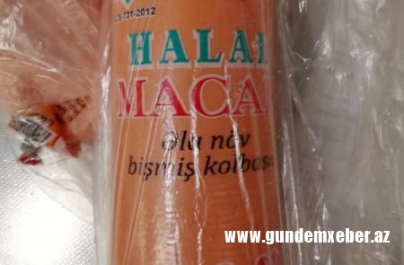 Üzərinə "halal" yazılan kolbasanın içindən çıxanı görüb şok oldu - FOTO