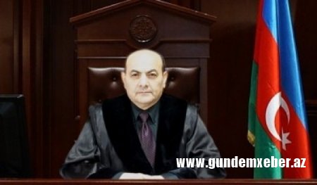 Azərbaycanda hakim oğlu vətəndaşın maşınını əlindən aldı - FOTO