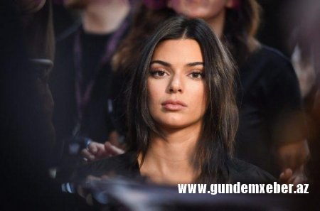 Ayda 40 milyon dollar qazanır 