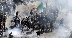 EVLƏRİN DAMINDAN, VERTOLYOTLARDAN ATƏŞ AÇIBLAR... - İran etirazlarından dəhşətli xəbərlər