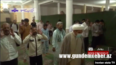 İran məscidlərində namaz maskasız qılınır