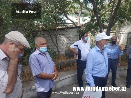 Bakıda təqaüdə çıxan zavod işçiləri etiraz edir - FOTO