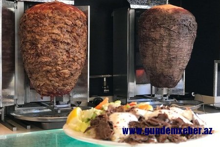 Həftəsonu qadağasına əməl etməyərək fəaliyyət göstərən dönərxana aşkarlanıb - FOTO