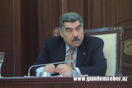 Atasına qızıldan heykəl qoyduran başçının şübhəli tender ortaqları - İLGİNC