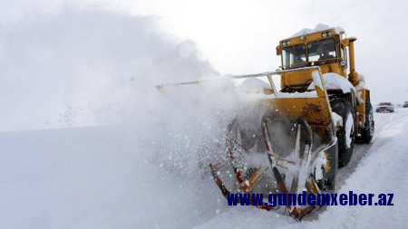 Ermənistanda həyat iflic oldu: Yollar bağlandı