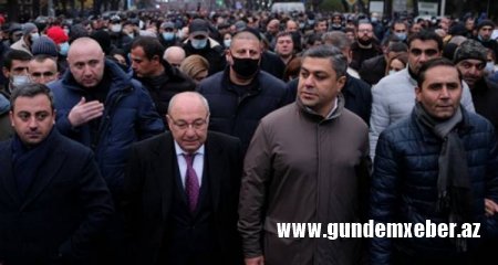 Ermənistan müxalifəti İrəvanda Baş Qərargaha dəstək mitinqi keçirir