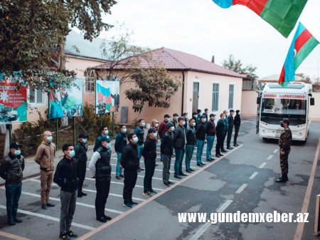 Azərbaycanda bu şəxslər orduya yığılır - SMS göndərilməyə başlandı