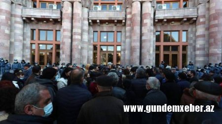Erməni əsirlərin yaxınları İrəvanda etiraz aksiyası keçirir