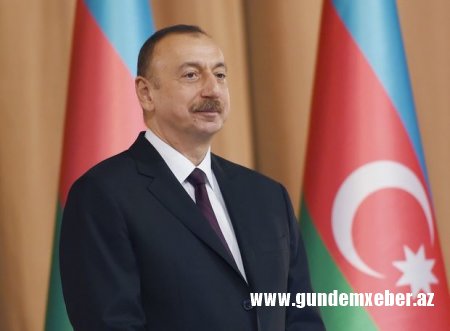 İlham Əliyev Kəlbəcərdə dövlət bayrağını ucaldıb