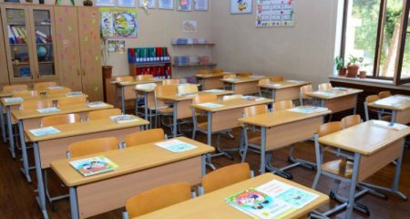 Valideynlərdən şikayət: "Bizi məktəblərə buraxmırlar"