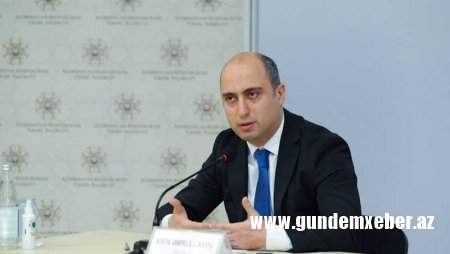 Təhsil naziri müəllimləri təbrik etdi (FOTO)
