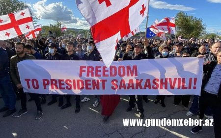 Saakaşvilinin tərəfdarları ondan aclıq aksiyasını dayandırmağı xahiş ediblər