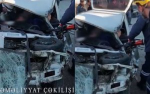 Bakıda qəzaya uğrayan maşından sürücü və sərnişinin xilas edilmə görüntüləri - Video