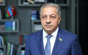 Cavanşir Feyziyevin qardaşı dövlətdən 200 manat yardım alıb – Fotofakt