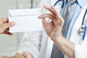 30 il baş həkim olan Baxşəliyev mənimsədiyi pulun 300 minini qaytardı: - "Mən tək deyiləm"