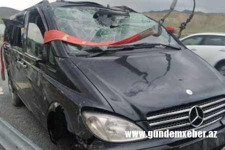 Qaxda mikroavtobus qəzaya düşdü, yaralı var