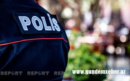 Azərbaycanda polis məhkəmə katibini döyüb